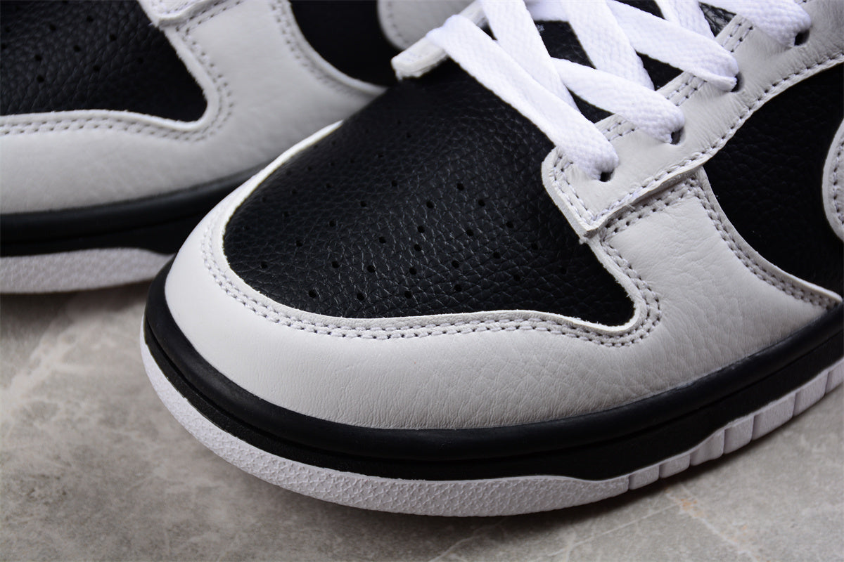 NK Dunk Low "Reverse Panda"