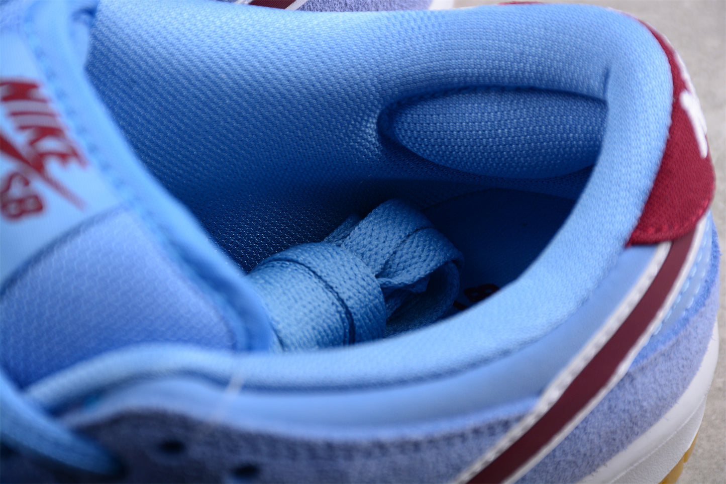 Nike SB Dunk Low “Phillies”