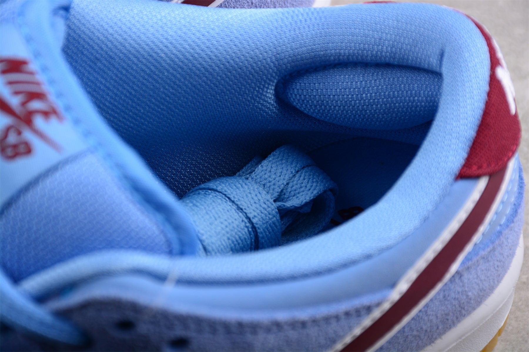 Nike SB Dunk Low “Phillies”