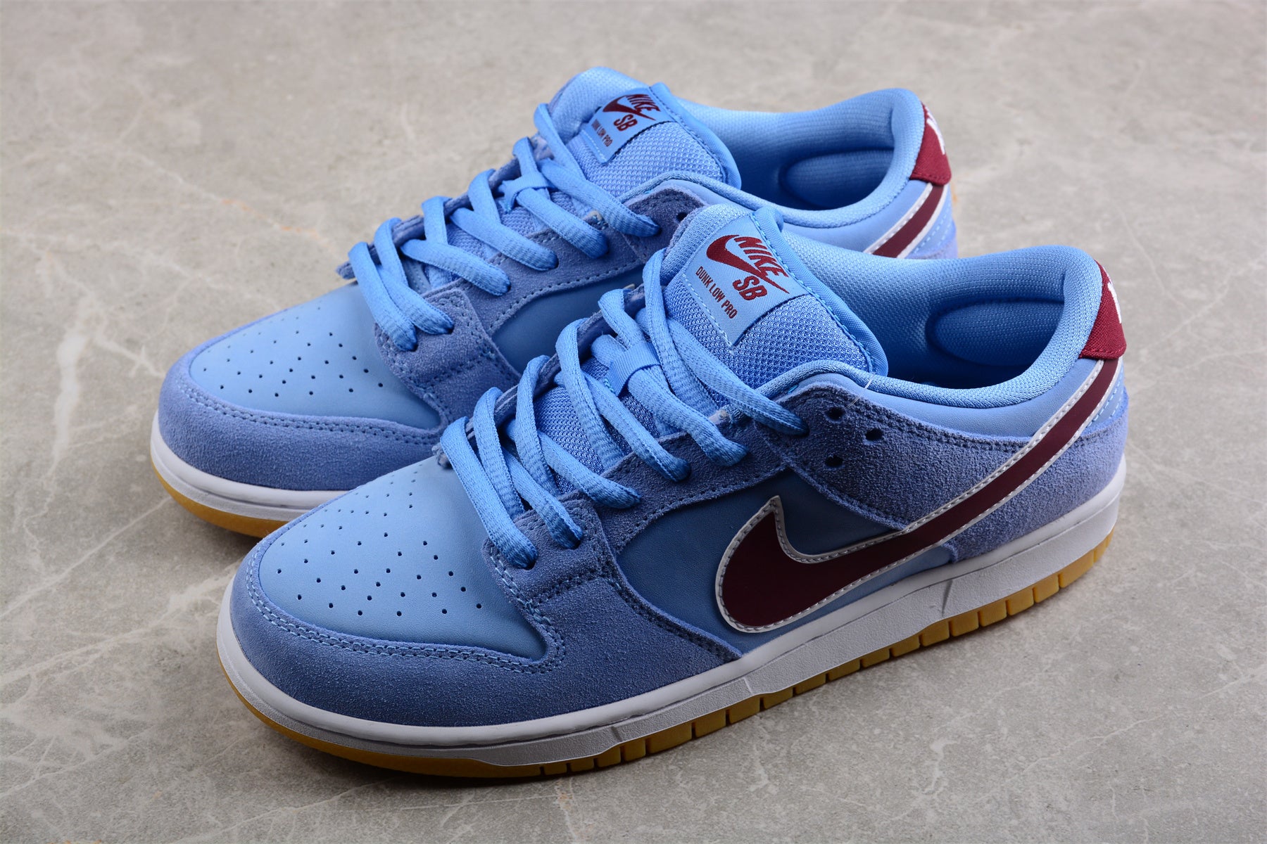 Nike SB Dunk Low “Phillies”
