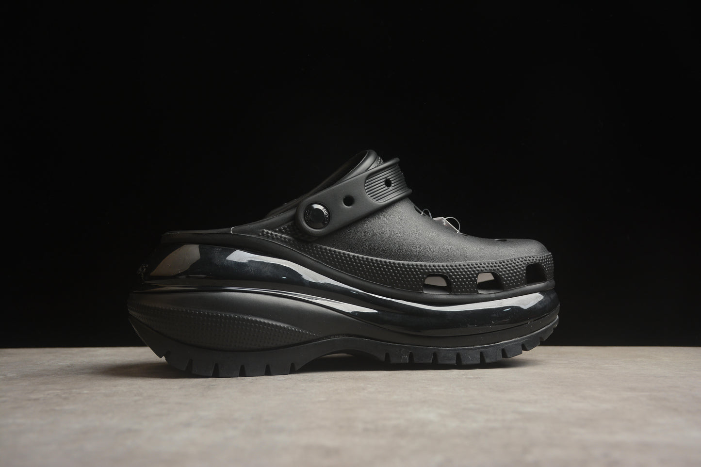 Crocs Mega Crush Clogs – Black