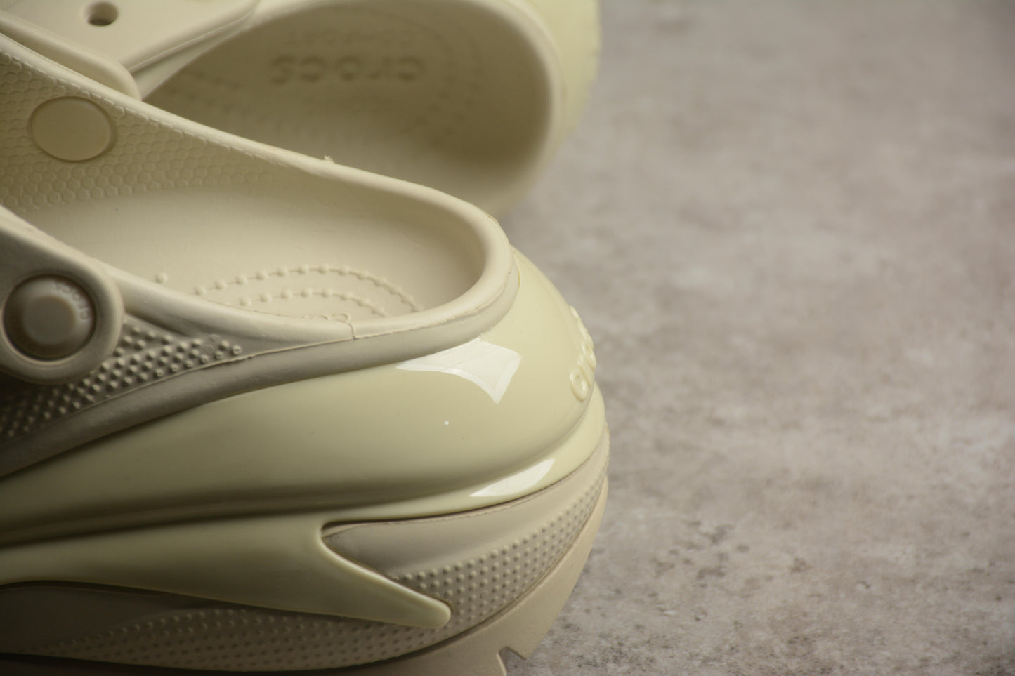 Crocs Mega Crush Clogs – Beige