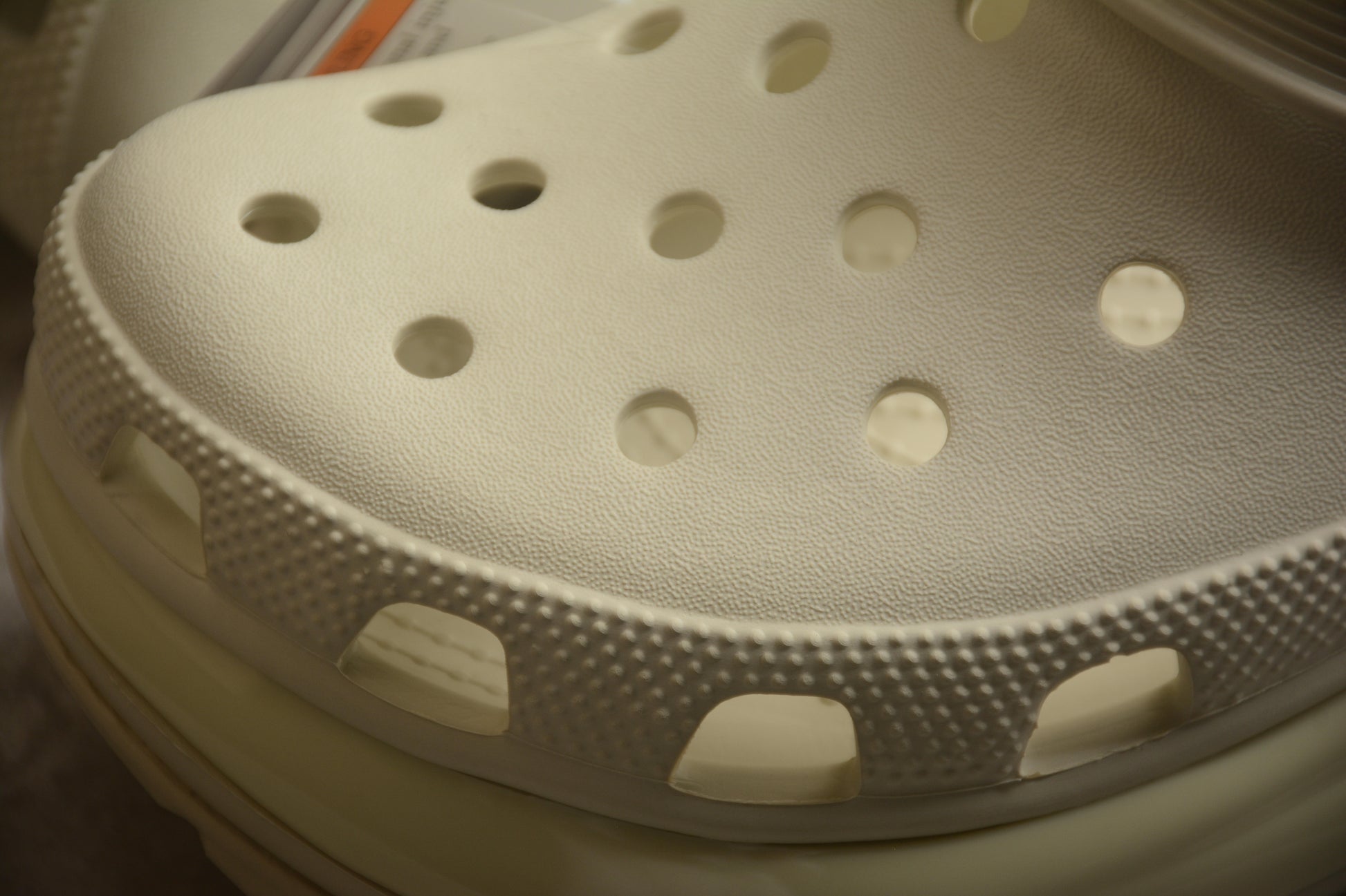 Crocs Mega Crush Clogs – Beige