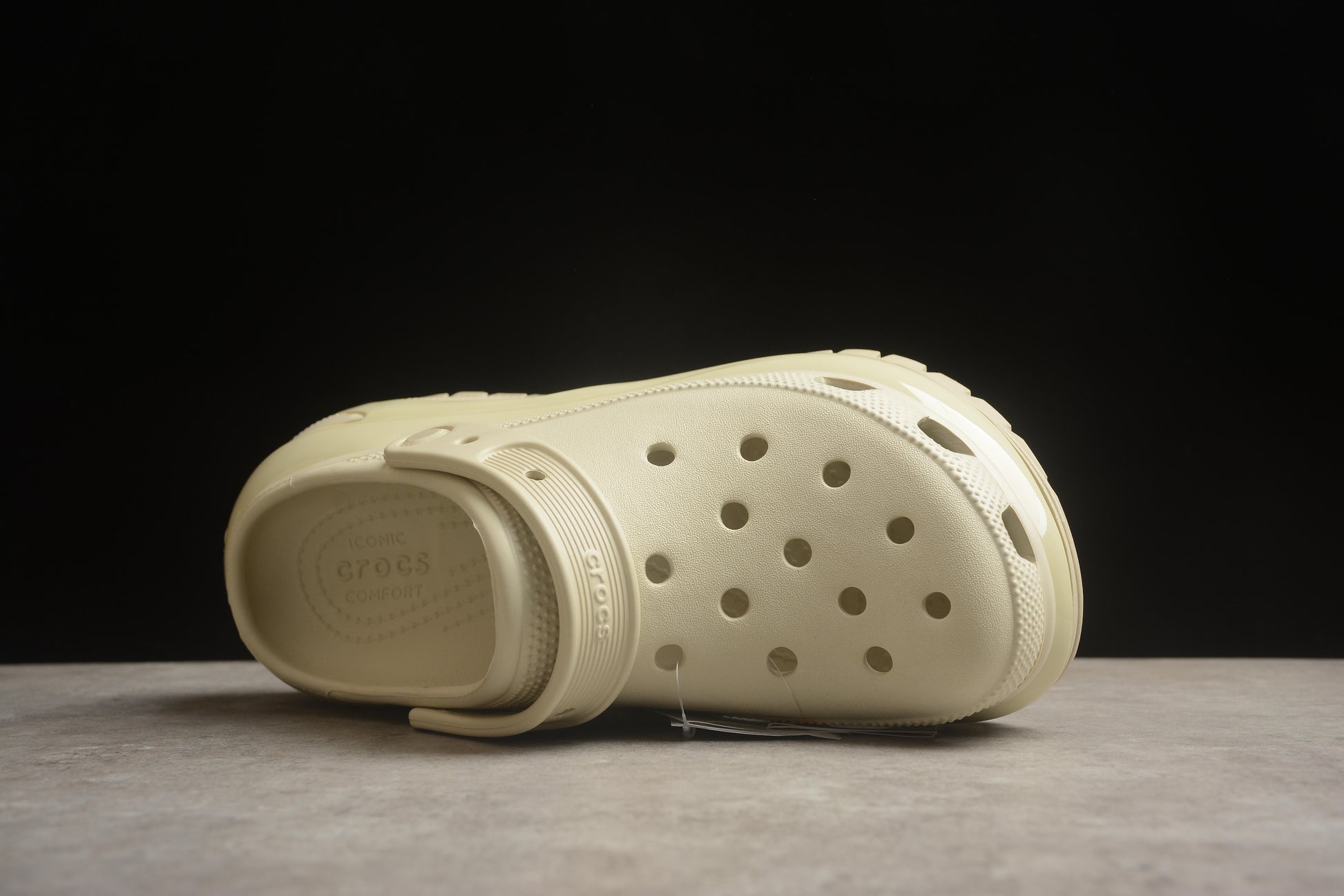 Crocs Mega Crush Clogs – Beige