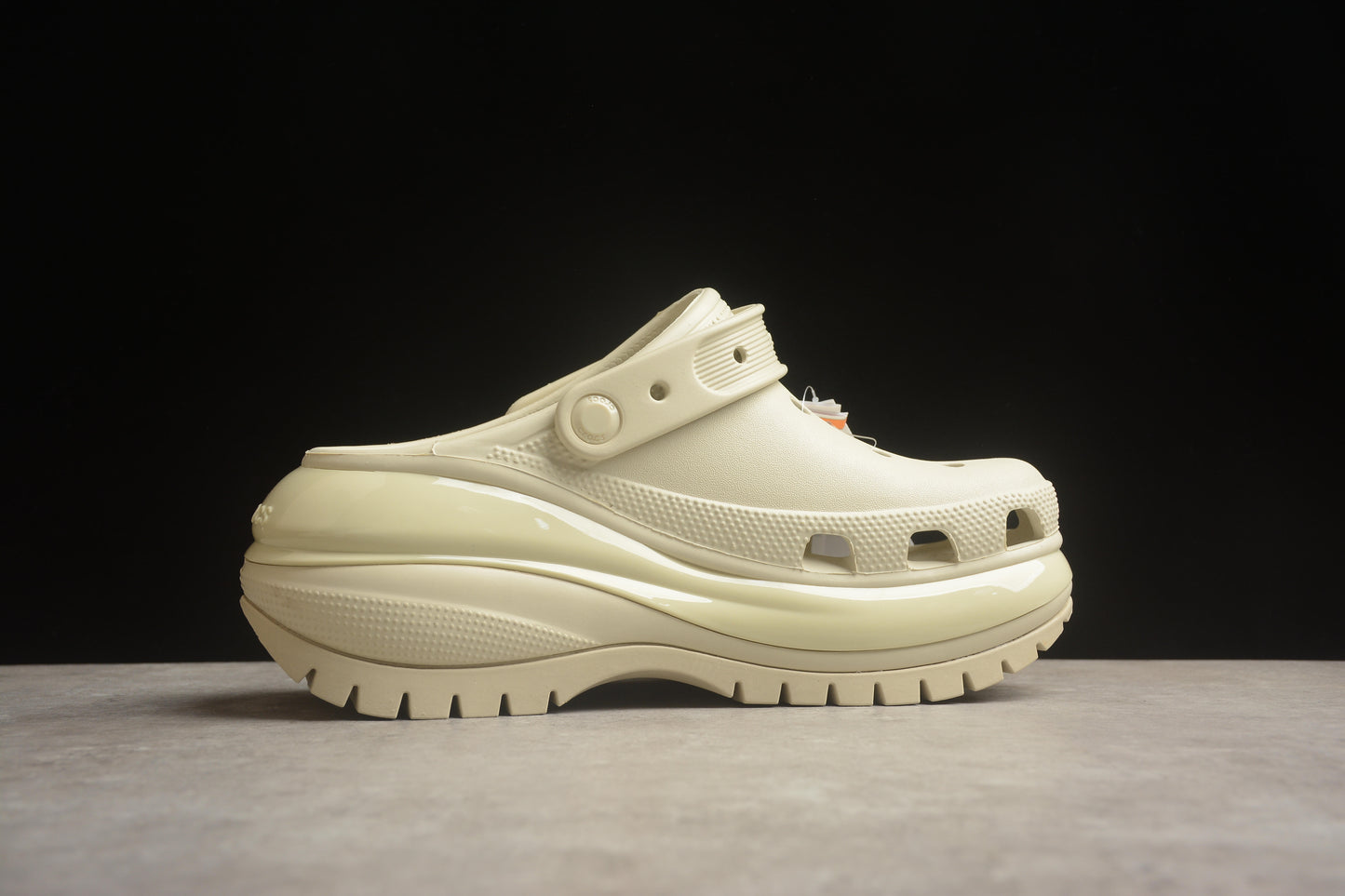 Crocs Mega Crush Clogs – Beige