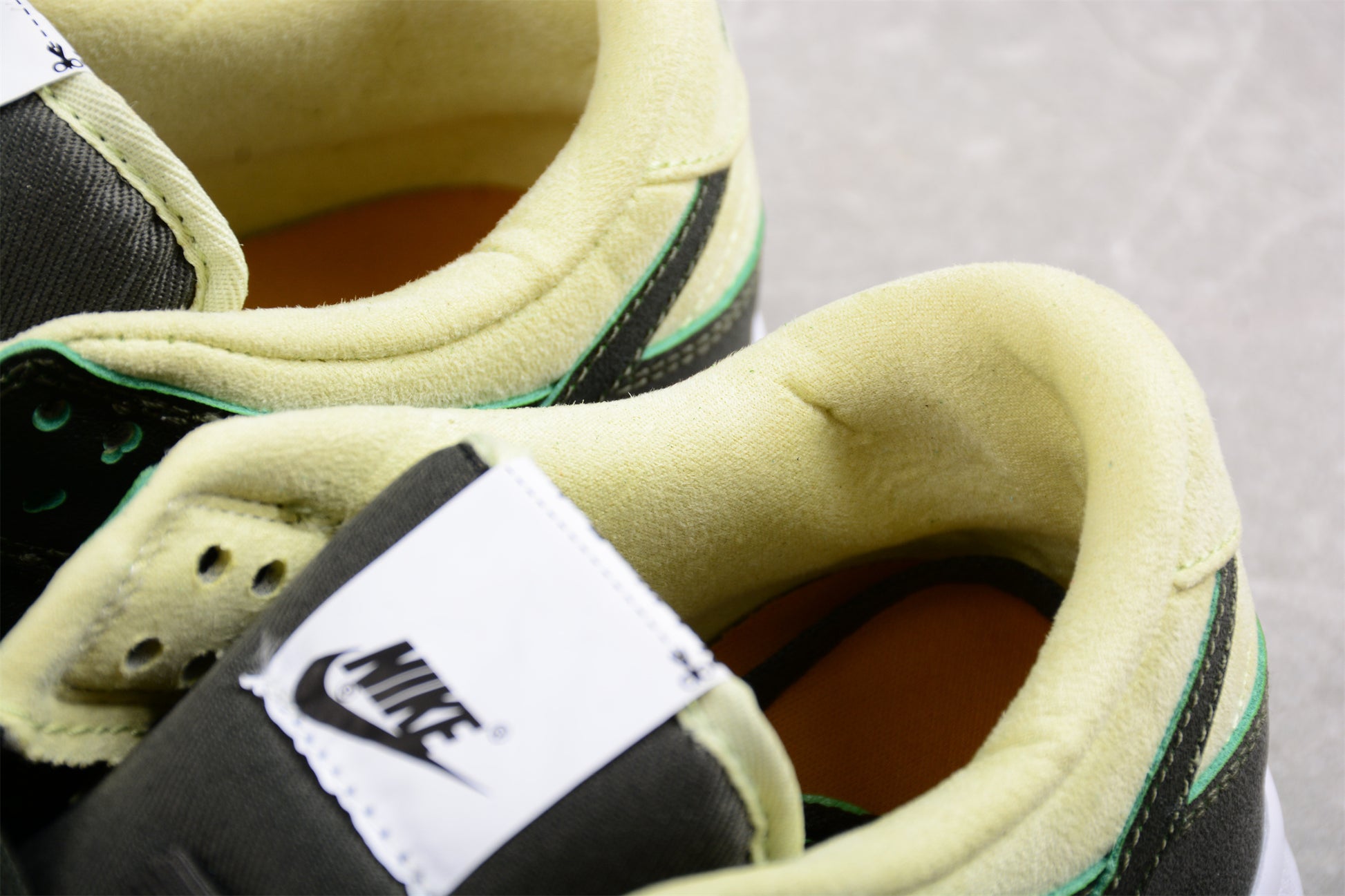 Nike SB Dunk Low LX "Avocado"