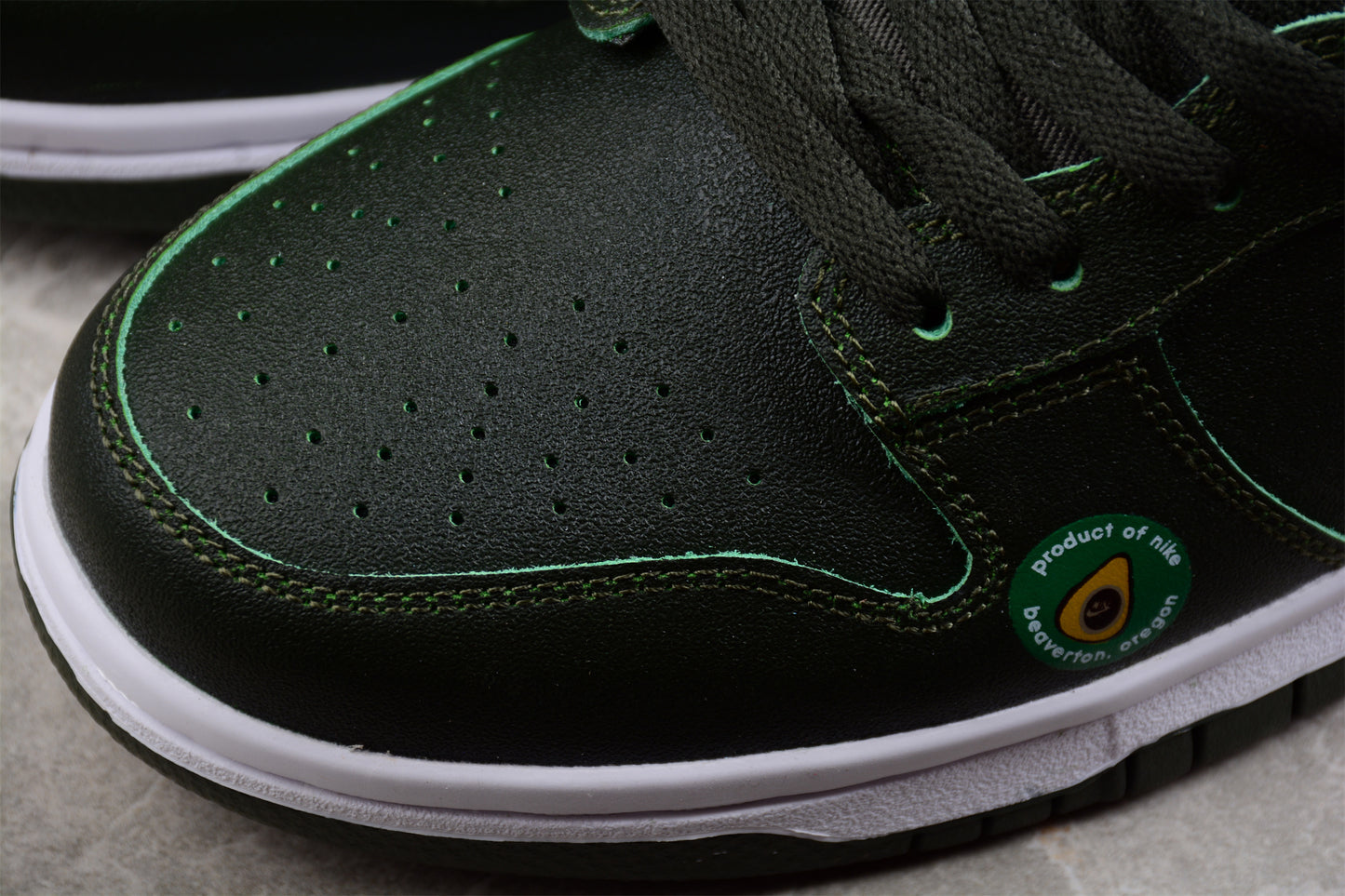 Nike SB Dunk Low LX "Avocado"