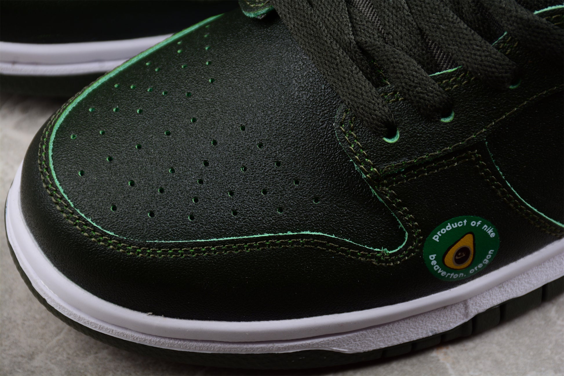 Nike SB Dunk Low LX "Avocado"