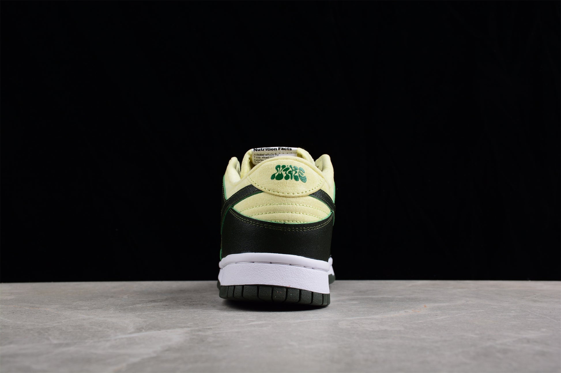 Nike SB Dunk Low LX "Avocado"