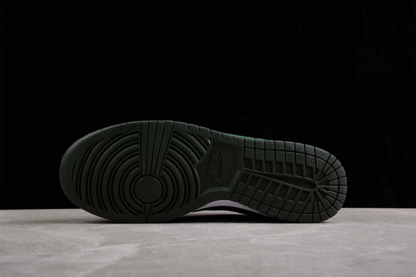 Nike SB Dunk Low LX "Avocado"