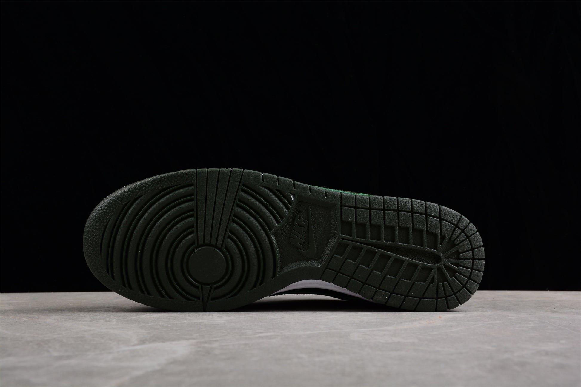 Nike SB Dunk Low LX "Avocado"