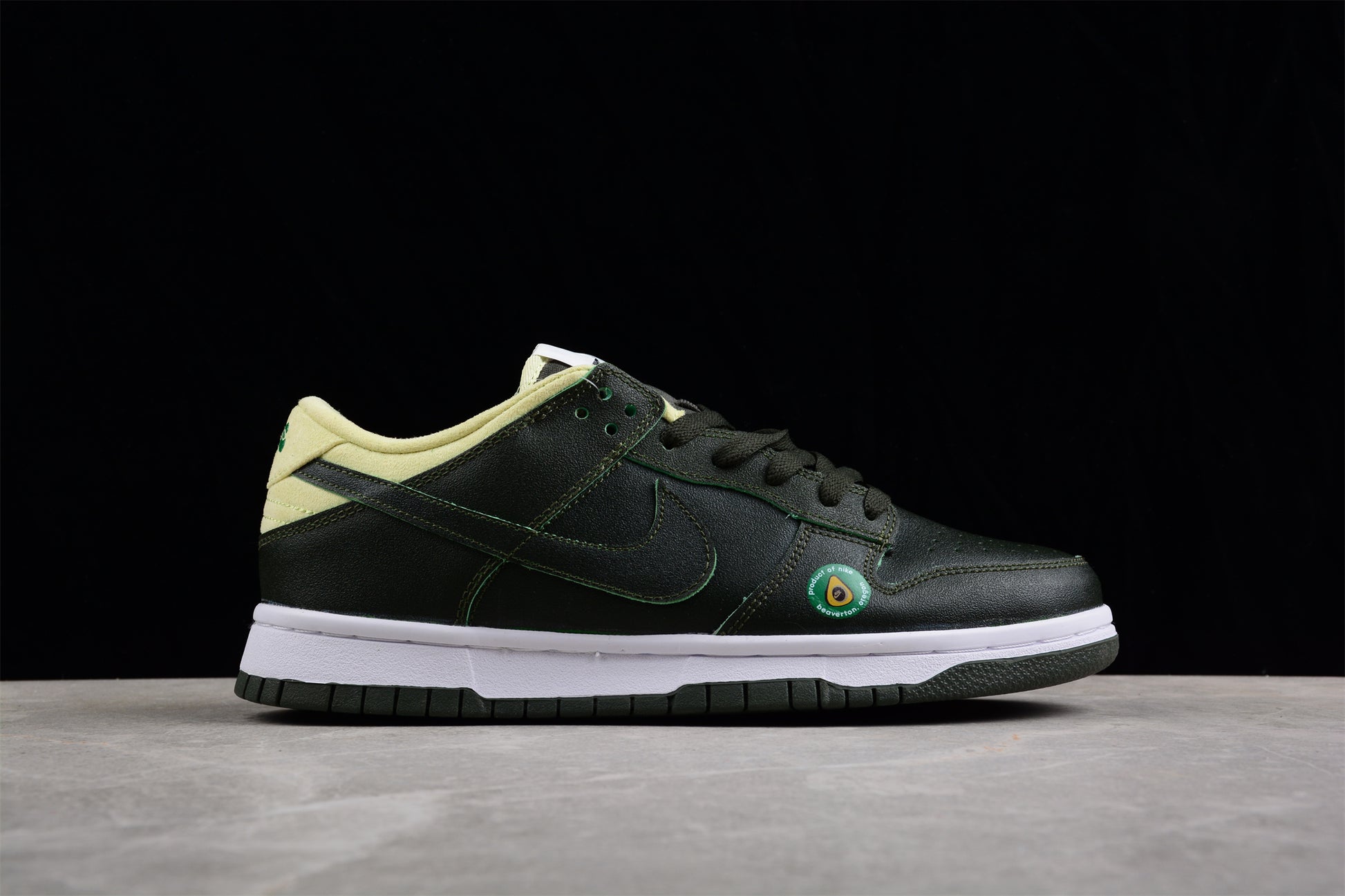 Nike SB Dunk Low LX "Avocado"